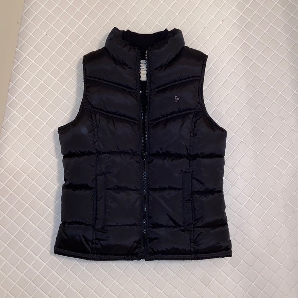 Old navy black puffer vest - fleece lined w pocket